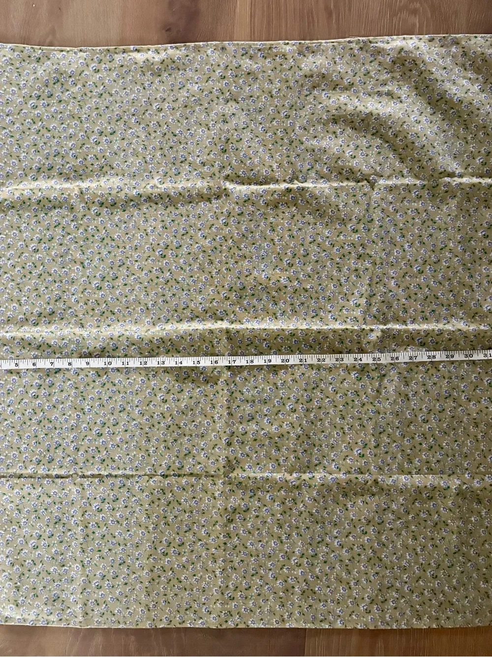 Floral Printed Vintage Small Table Cloth in Beige and Lavender
